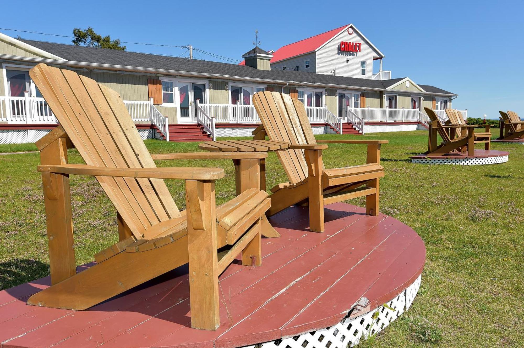 Motel Et Chalets Bo-Fleuve Evangeline Saint-Siméon Habitación foto