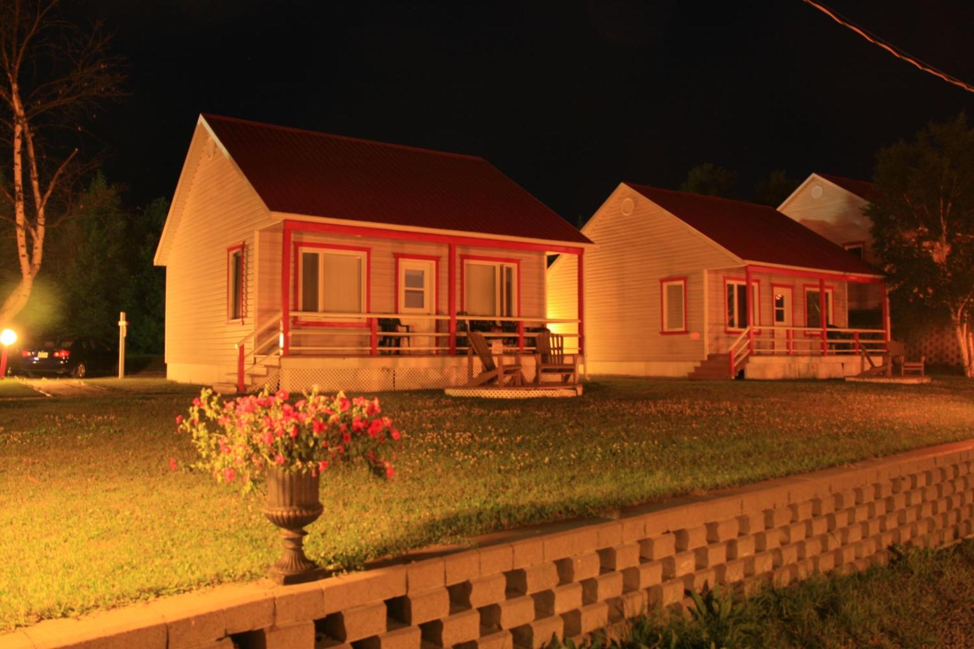 Motel Et Chalets Bo-Fleuve Evangeline Saint-Siméon Habitación foto