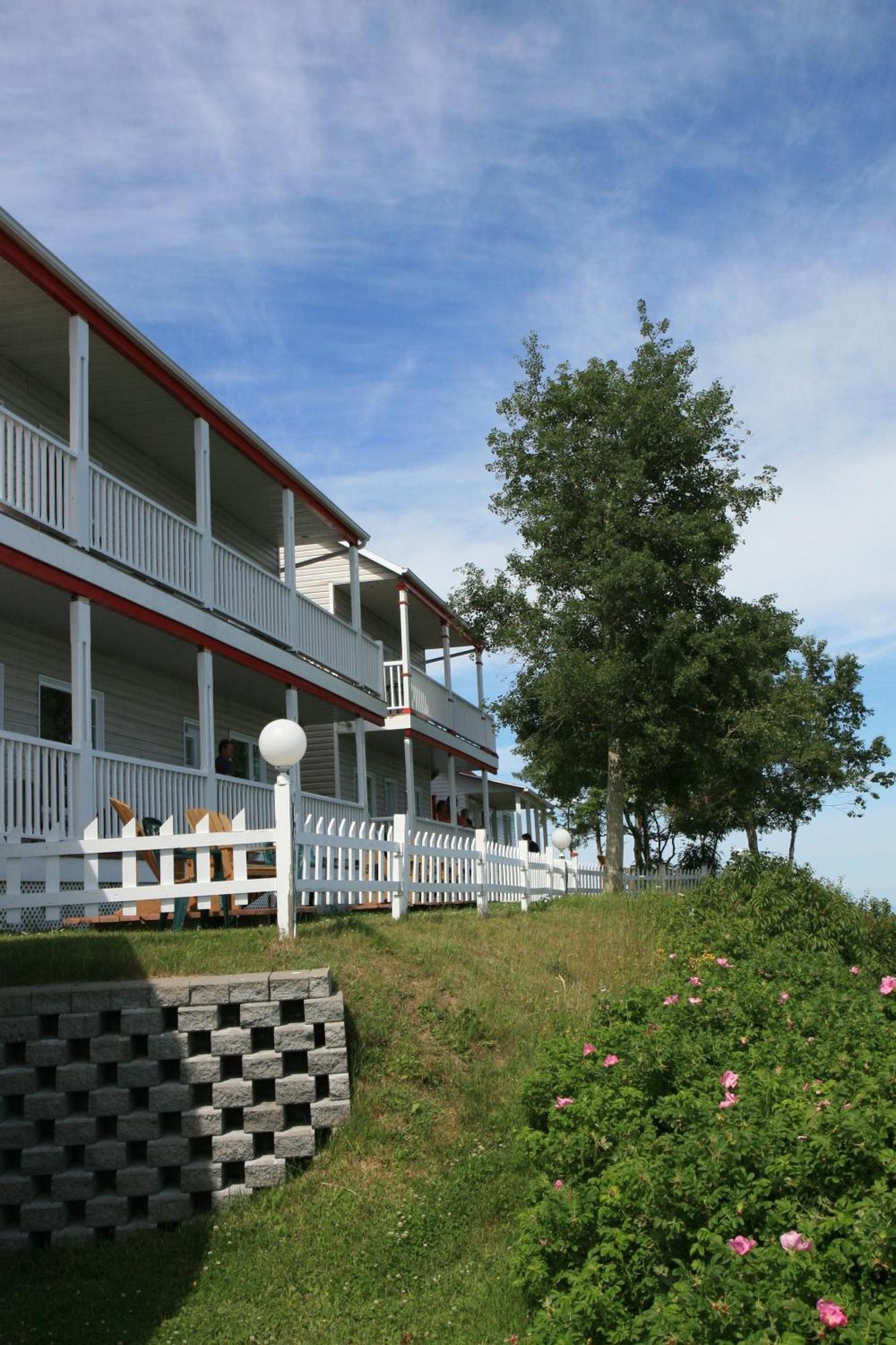 Motel Et Chalets Bo-Fleuve Evangeline Saint-Siméon Habitación foto